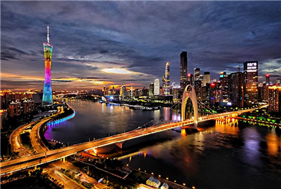 广州市迎来了一连串的精彩足球比赛 广州市迎来了一连串的精彩足球比赛
